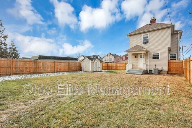 Building Photo - 826 S 18th St