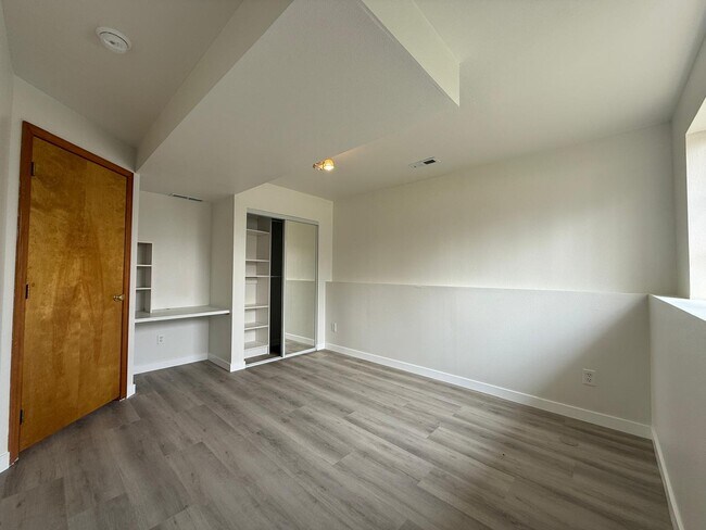Building Photo - 7915 E Woodland Park Dr