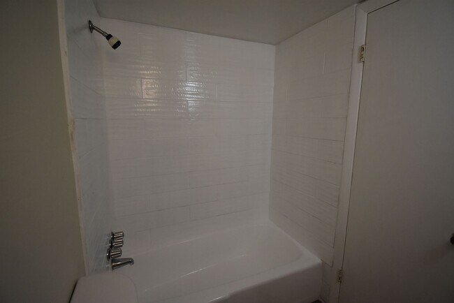 Building Photo - 2 Bed/2 Bath, 2nd Floor Condo at Marbeya C...