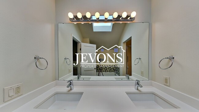 Building Photo - Top-floor 2-level condo with brand-new kitchen and ensuite bath – Utilities and internet included...