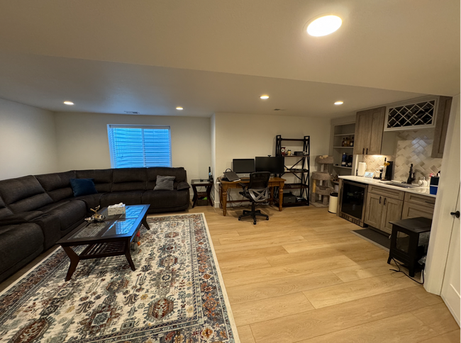 Building Photo - Gorgeous 4 Bed, 3.5 Bath Home | 3,100+ Sq ...