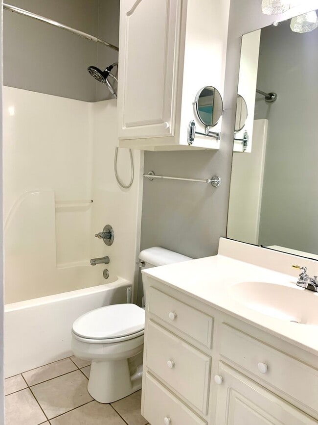 Building Photo - 3BD/2BA House for Lease in Rolling Meadow - Denham Springs