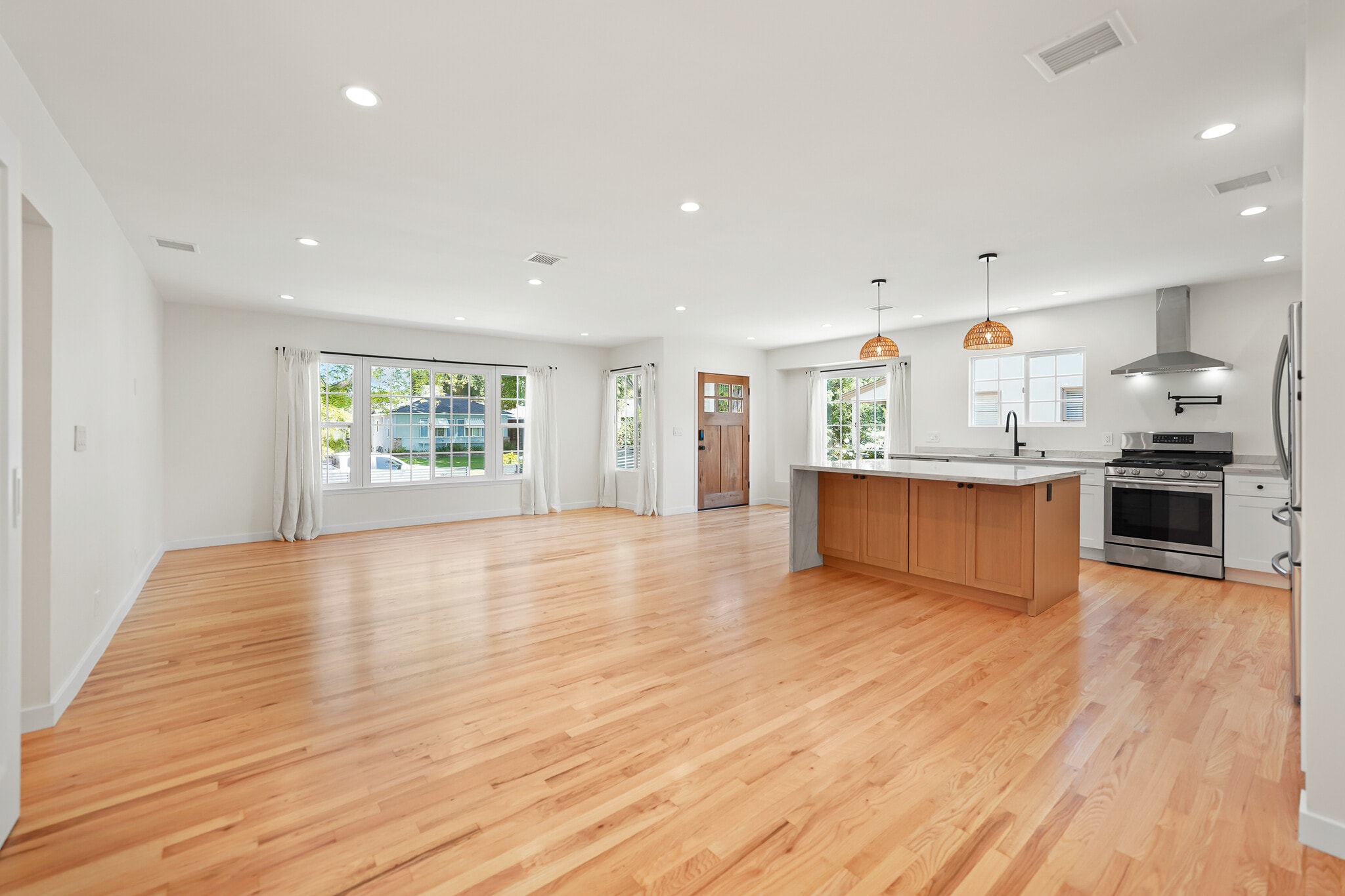 Building Photo - 6501 Hesperia Ave