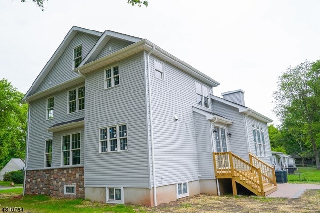 Building Photo - 9 Spalding Dr