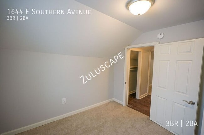 Building Photo - 1644 E Southern Ave
