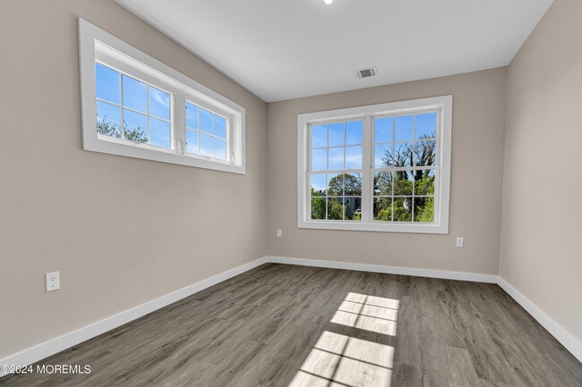 Building Photo - 333 1st St