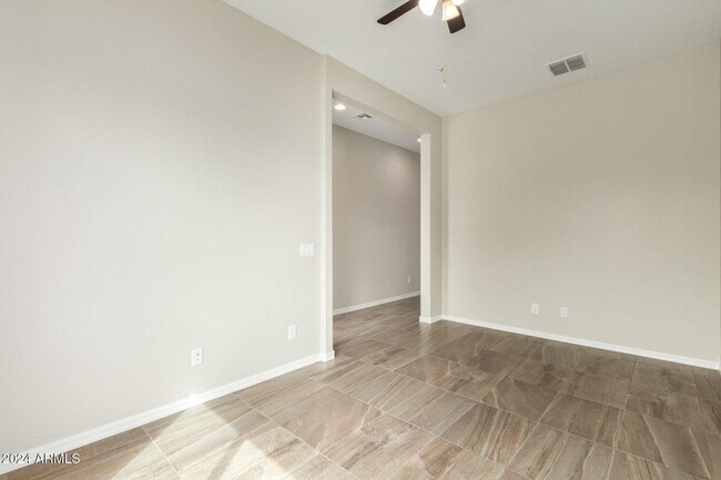 Building Photo - 2082 E Lantana Dr