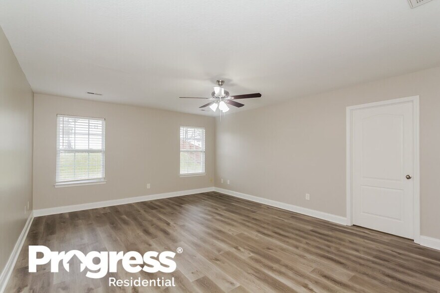 Building Photo - 6240 Silver Chime Way