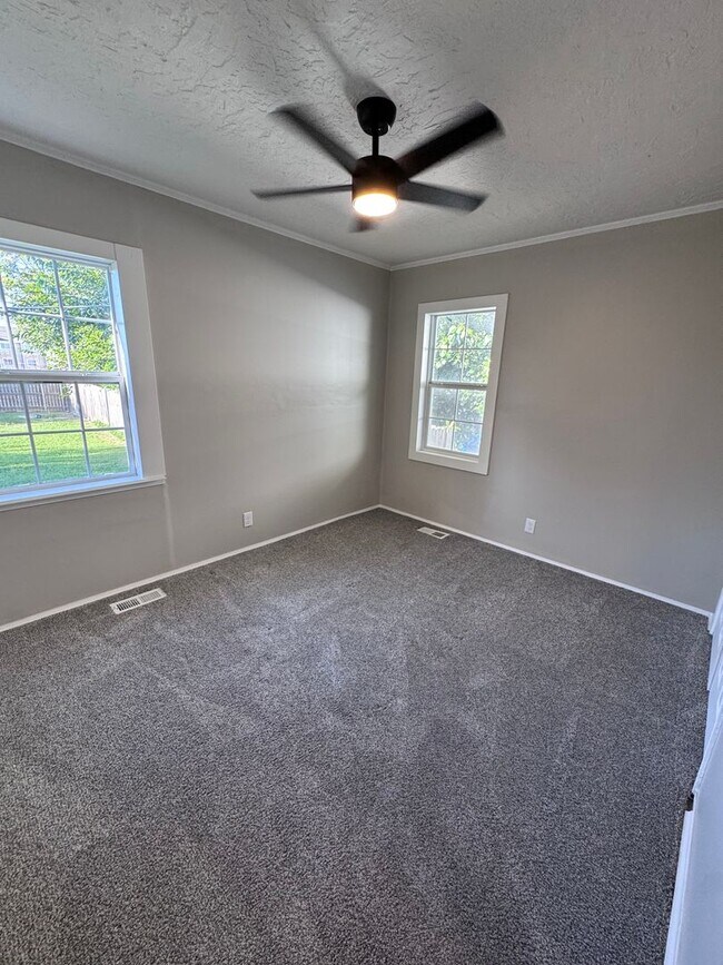 Building Photo - Mayo Meadow 3 Bed 1.5 Bath Cutie! Fully Up...