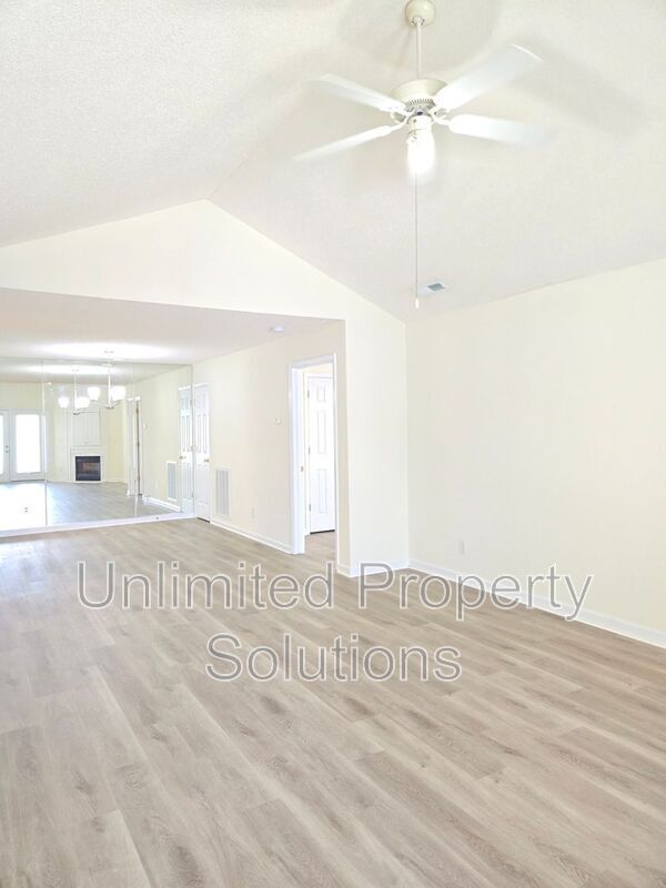 Building Photo - 5010 Hunters Trail