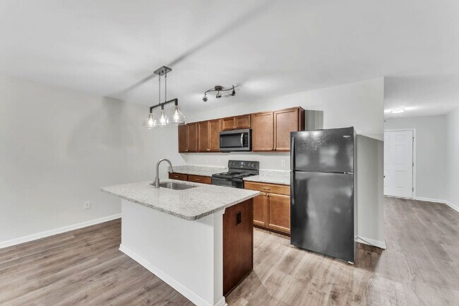 Building Photo - Stylish 3BR, 2.5BA Townhome with Loft and ...