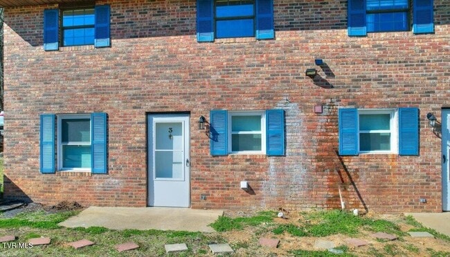 Building Photo - 241 Parker St