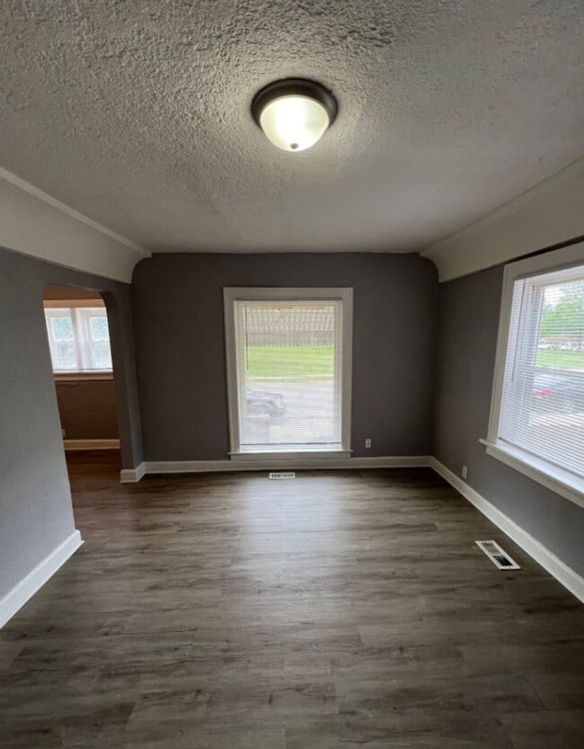 Building Photo - Cozy 2-Bedroom Duplex Minutes from Independence Square