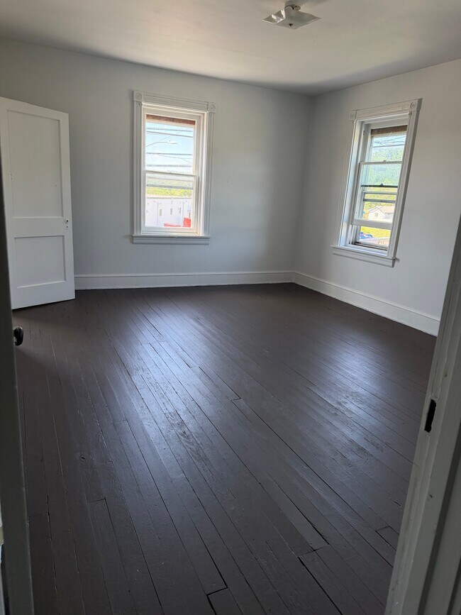 Building Photo - 1003 Lancaster Pike