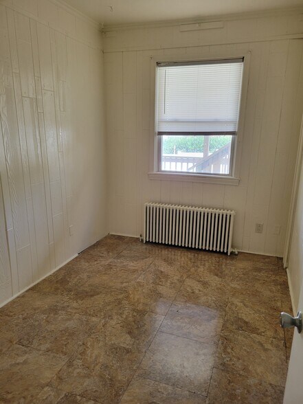 Building Photo - 317 W 11th St
