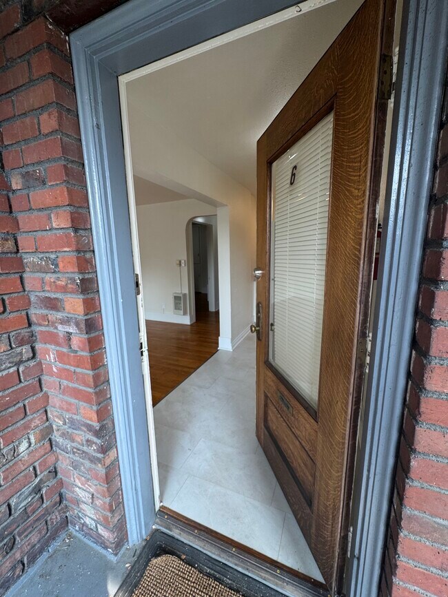 Building Photo - Stephens Properties 1301