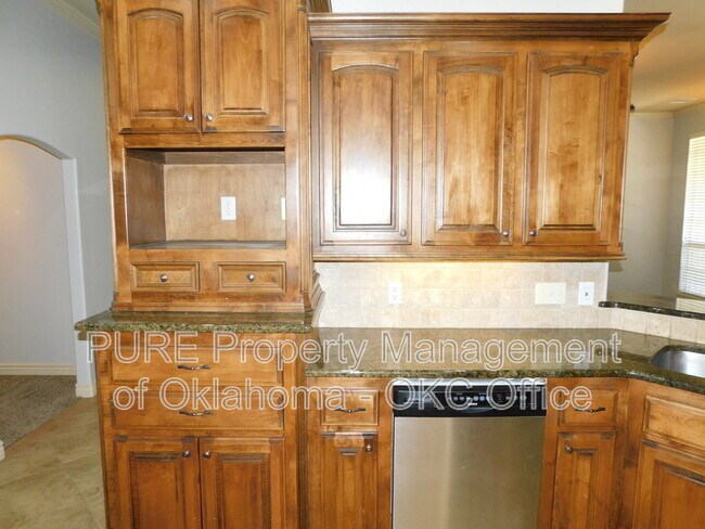 Building Photo - 1100 Kelsi Dr