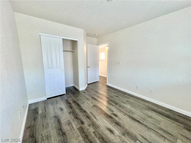 Building Photo - 5014 Tunnel Falls Dr