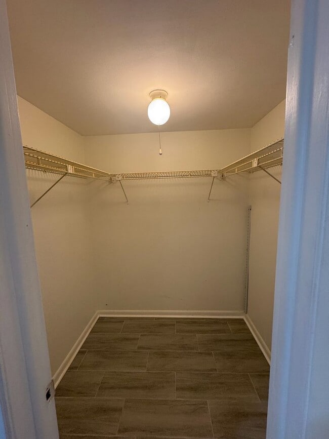 Building Photo - 3 BR / 2 BA Ground-Floor Condo | Screened ...