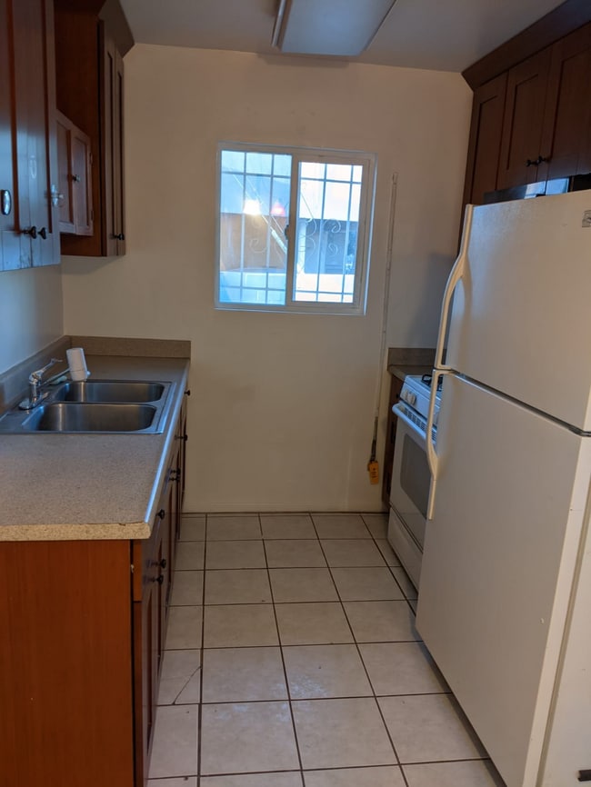 Building Photo - 3319 Livonia Ave