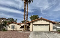 Building Photo - Gorgeous Single Story 3 Bed, 2 Bath Single...