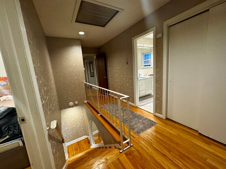 Building Photo - 6 Redcoat Ln