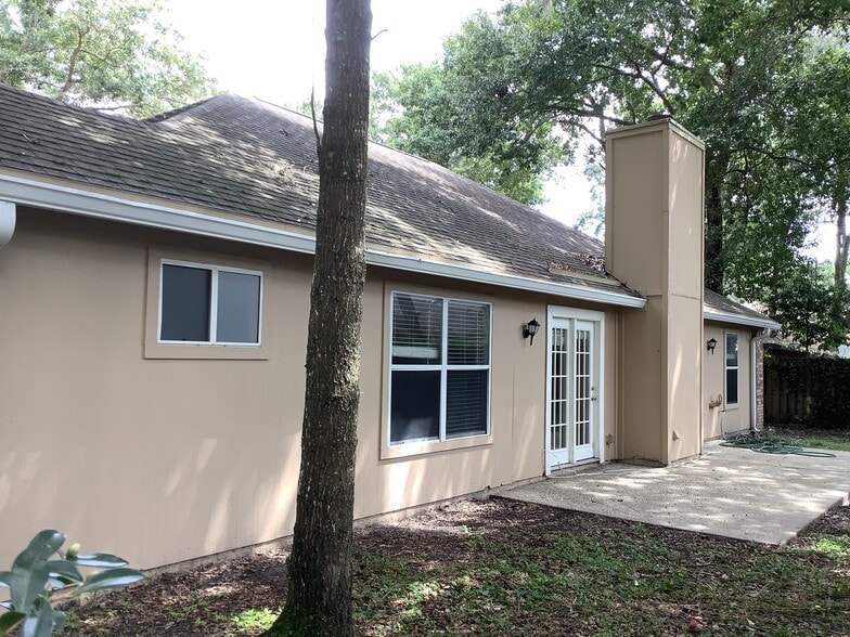 Building Photo - 240 Honeysuckle Way