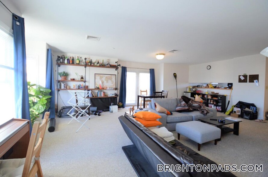 Building Photo - 8 Glencoe St