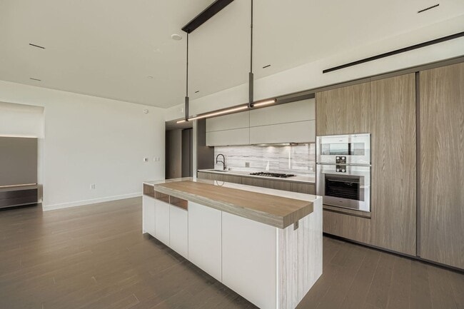 Building Photo - Avenue Estates Condominiums ~ Downtown Bel...