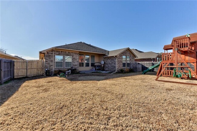 Building Photo - 2405 SW 137th St