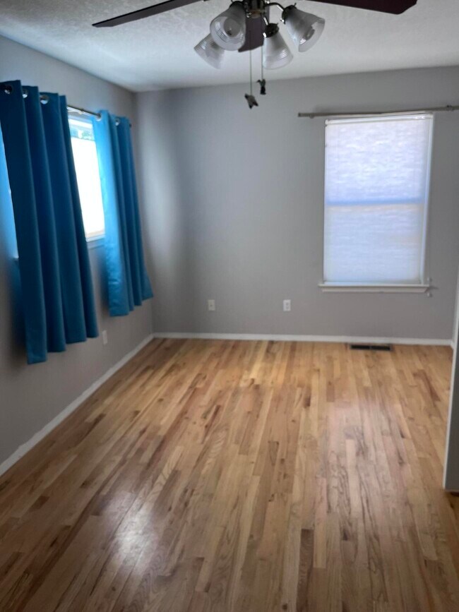 Building Photo - 7816 Ridgeview Dr NW