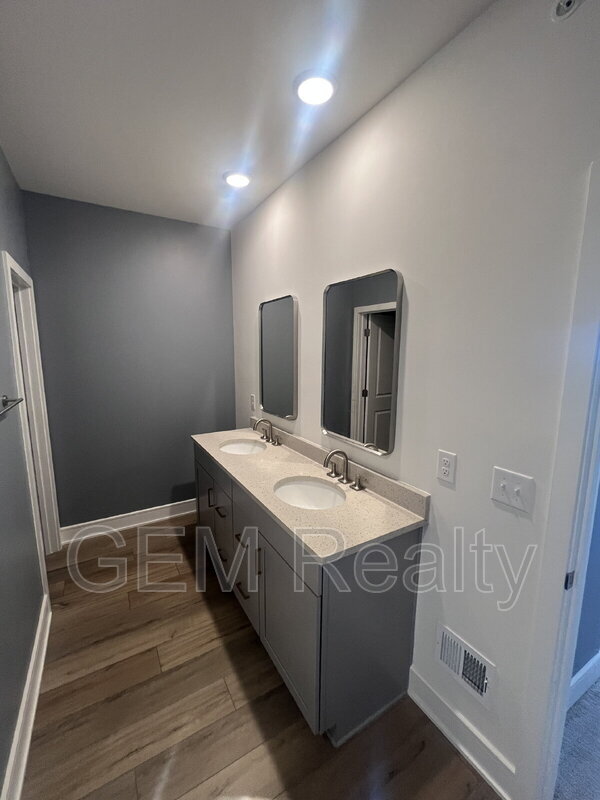 Building Photo - 42710 Darala Dr