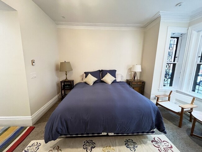 Building Photo - 2A Wellington St