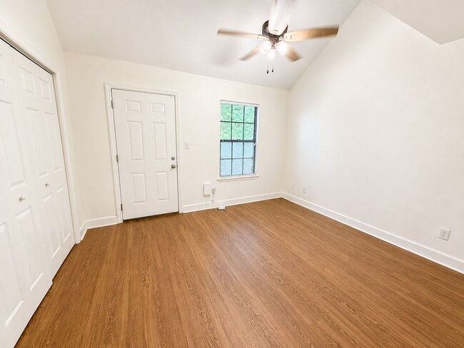 Building Photo - 948 S Lipona Rd