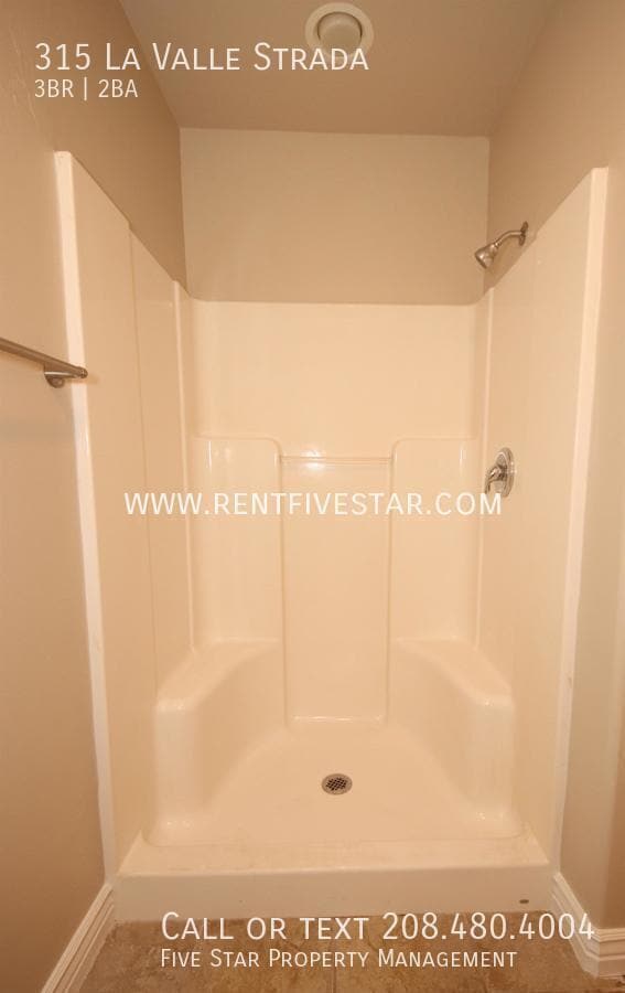 Building Photo - 315 La Valle Strada Ln