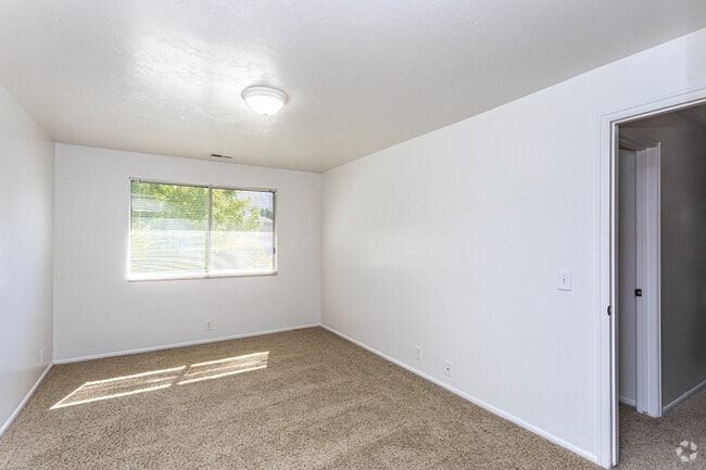 2BR, 1BA - 1,000SF - Highland Pointe Apartments