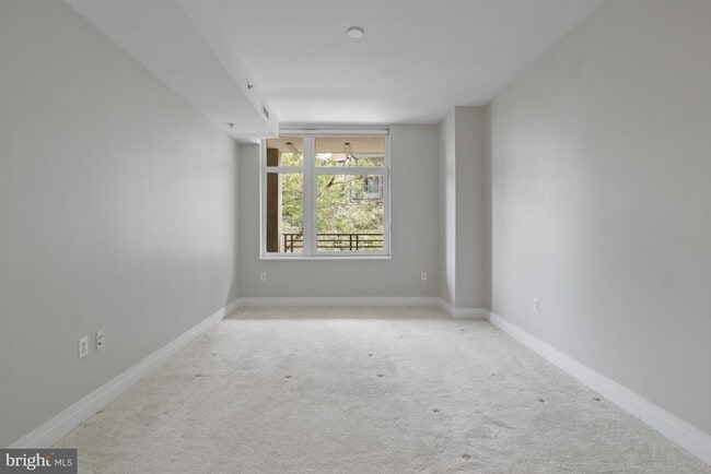 Building Photo - 8220 Crestwood Heights Dr