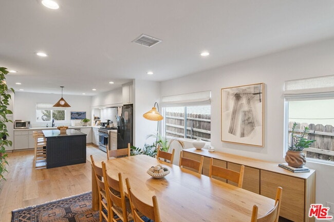 Building Photo - 5664 Coliseum St