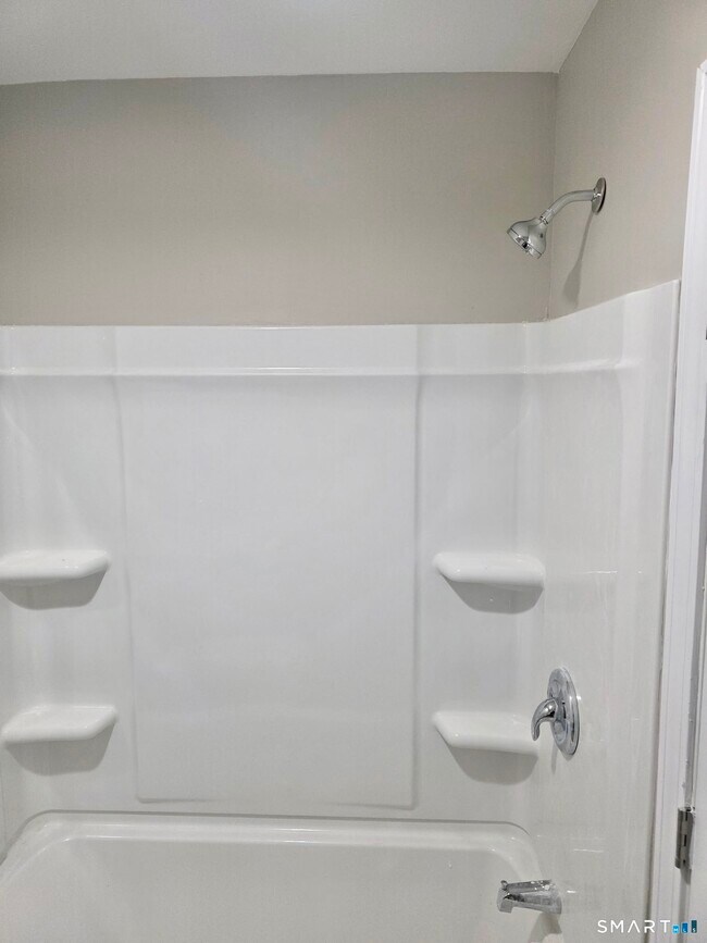 Building Photo - 9 Peggy Ln