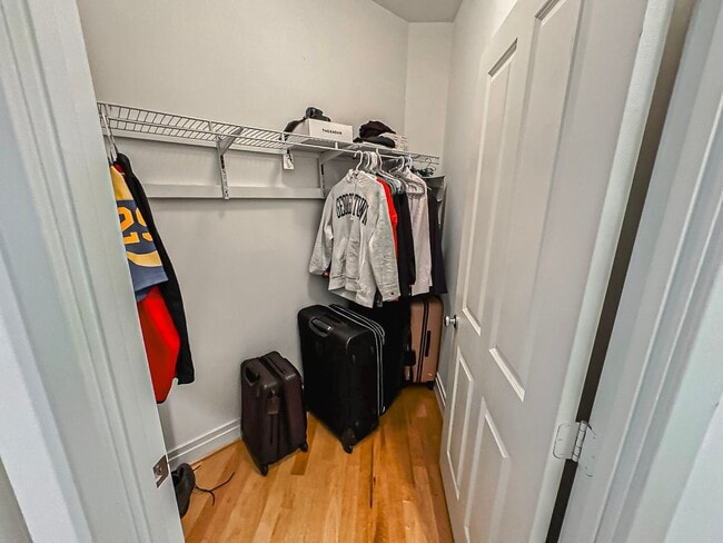 Building Photo - Luxurious 1 Bed 1 Bath Condo In Desired Courthouse Community - Water Included in Rent!