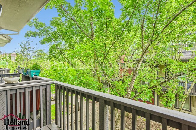 Building Photo - 1554 SW 175th Ave