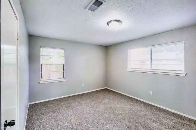 Building Photo - 3 br, 2 bath House - 213 Pamela Dr
