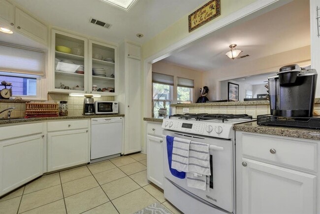 Building Photo - 4108 Sinclair Ave