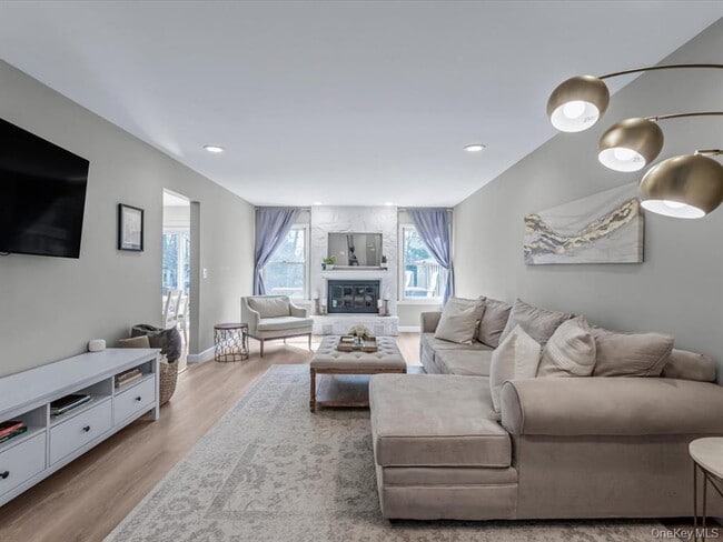 Building Photo - 54 Hidden Ridge Dr