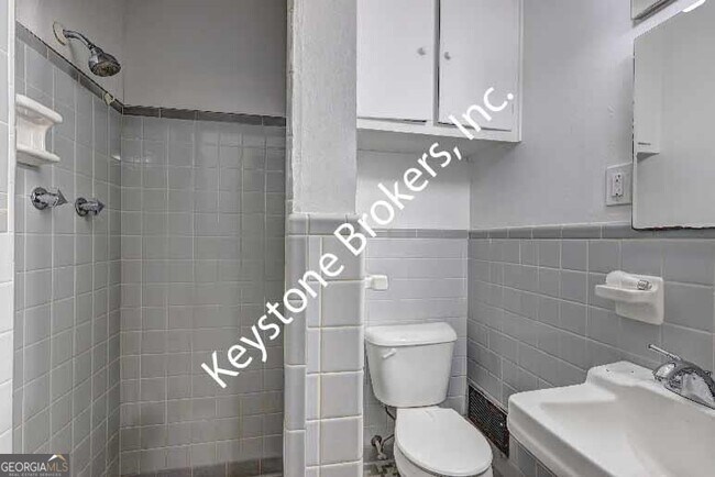 Building Photo - 1752 Upper River Rd