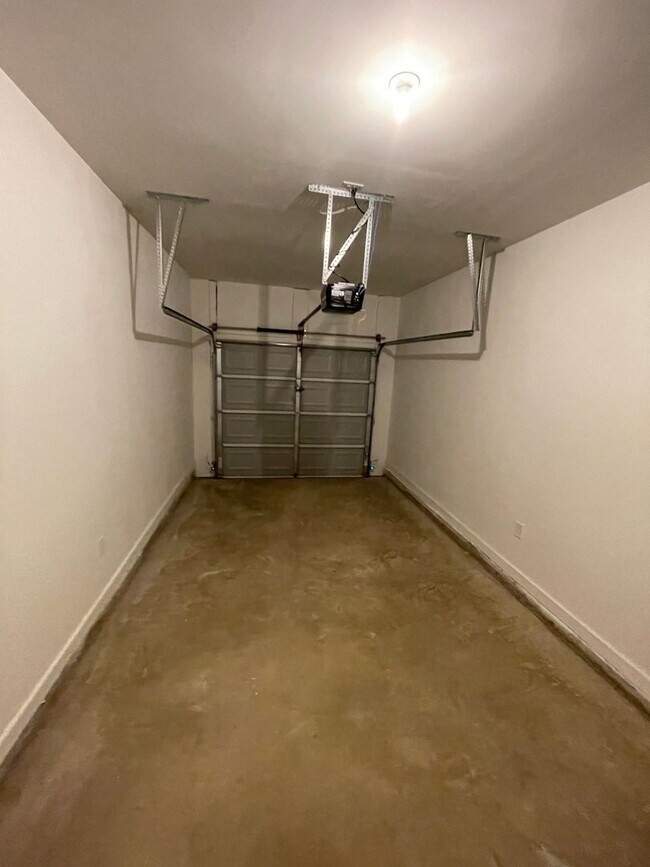 Building Photo - Home for Rent in Oak Grove, AL!!! Available to View with 48 Hour Notice!!!