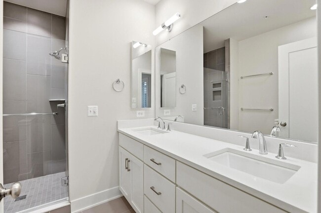 Building Photo - 6924 Rockledge Dr