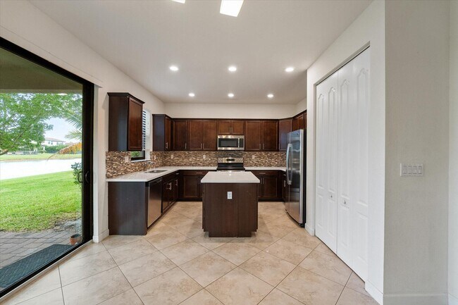 Building Photo - 8903 Sea Chase Dr