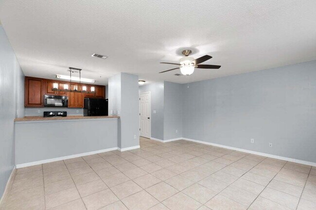 Building Photo - Exquisitely Renovated End Unit Townhome Ju...