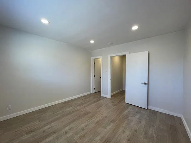 Building Photo - Newly Renovated 1Bed 1Bath